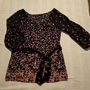 BCBGMaxAzria women's size medium belted blouse, confetti design EUC